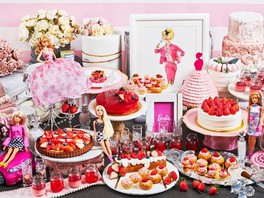 【臨時休館】ランチ&スイーツビュッフェ「ストロベリーホリック~バービー×いちごコレクション~」
