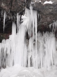氷瀑観賞ハイキング「秘境の氷瀑探し」 あさま軽井沢 冬の自然体験アウトドアツアー