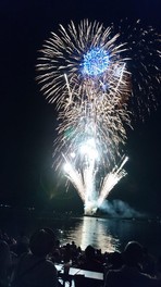 琵琶湖上から打ち上がる花火を間近に観賞できる