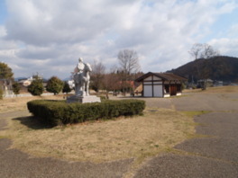 阿騎野・人麻呂公園のシンボル柿本人麻呂の像