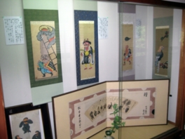 独特の筆致、色彩で描かれた大津絵の数々