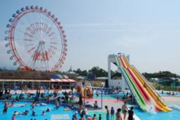 1周165mの流れるプールと幼児用プール