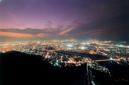 金華山山頂にある岐阜城天守閣から望むパノラマ夜景