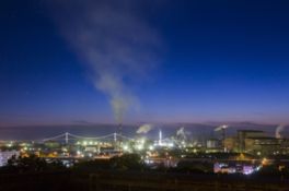 展望台から見える工場群の夜景