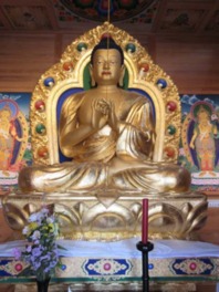 荘厳なダライ・ラマ法王開眼のチベット大仏