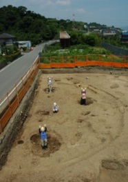 夏期企画展「道路の下から新発見～京奈和自動車道建設に伴う発掘調査からわかったこと～」