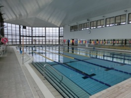 25mプールを5コース設置し、水泳教室でも多く利用されている