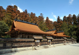 本社の一殿・二殿・三殿の三社は熊野三所権現と呼ばれる