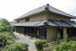 明治・大正・昭和と多くの人が訪れた須坂の歴史を秘めたサロン