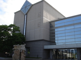 青森県立図書館の2Fに開設している