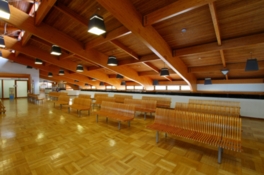 日本の空港としては唯一、集成材を利用した木造建築