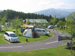 吾平山陵に隣接した丘陵地のキャンプ場
