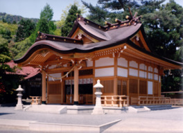 1993(平成5)年に作られた真新しい本殿