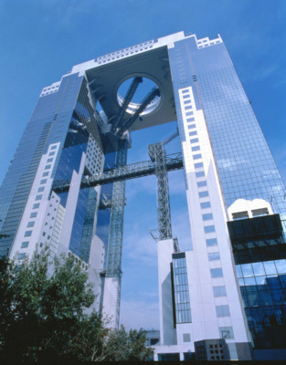 空中庭園展望台から360度の景色が眺められる