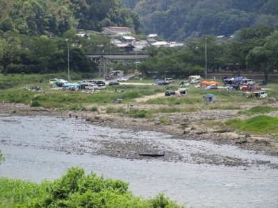 木津川河川敷内にあるキャンプ場