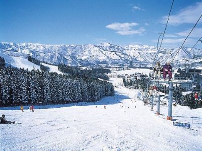 北向きのゲレンデなので雪はさらさら