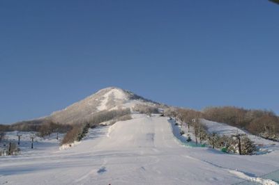 滑りやすいゲレンデは晴天率の高さでも知られる