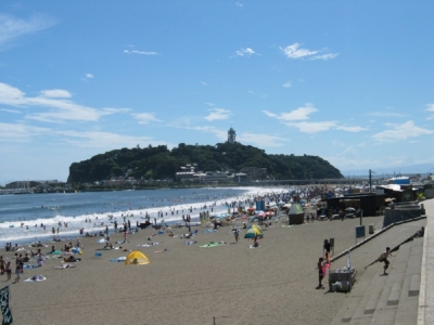 江の島の島影が視界いっぱい広がる