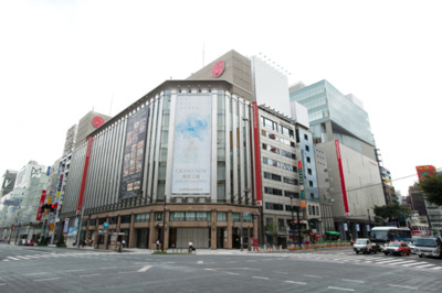 銀座の大通りに面してアクセス抜群