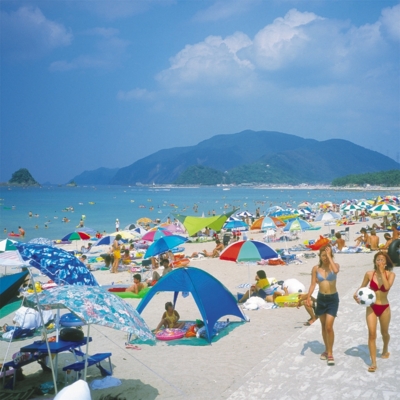 白く美しい砂浜が魅力のビーチ