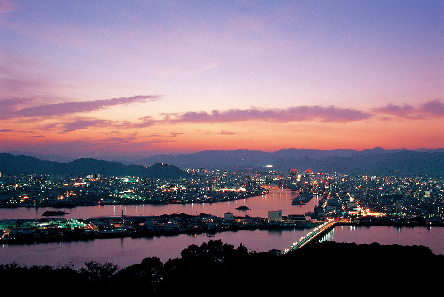 約250度の視野を誇るパノラマ夜景
