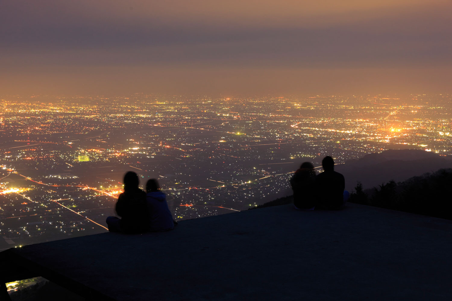 静かに夜景が見れるためカップルに人気