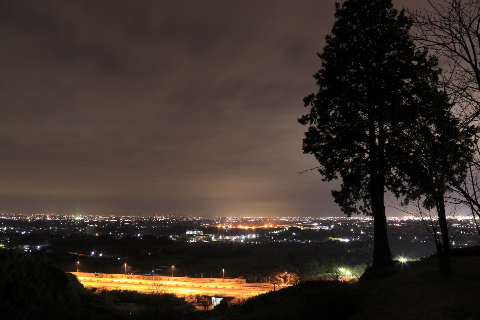 静かに夜景を見ることができる