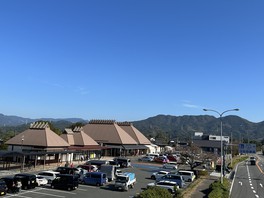 「くど造り」とは、佐賀や福岡に伝わる、屋根の形がくど(かまど)に似ている民家の建築様式