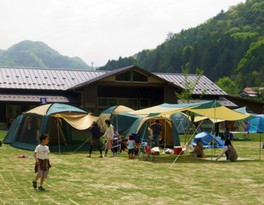 自然に囲まれたオートキャンプ場とキャンプ場