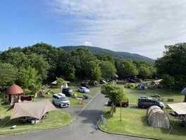 琵琶湖を眺望することもできるキャンプ場