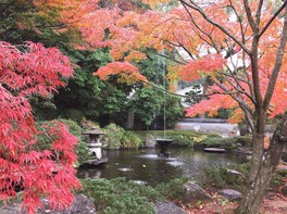 日本最古の装飾噴水(復元)のある池