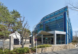 東京23区で初となる地域総合文学館として1995年に開館