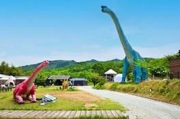 リゾート内には大きな恐竜がいる