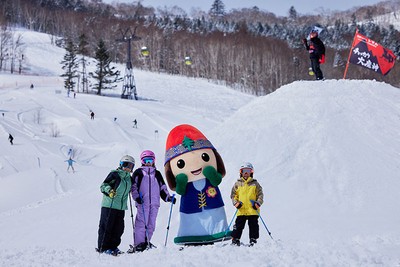 楽しみながらスキーが上達する滑走エリア「アドベンチャーマウンテン」