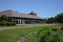 川中島古戦場史跡公園内に位置する博物館