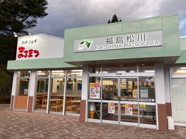福島県下のお土産を幅広く扱うショッピングコーナーもある