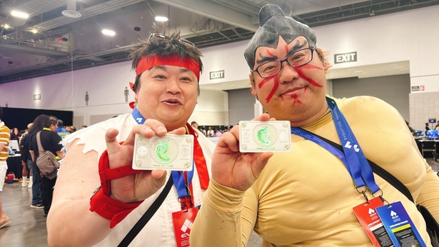 「笑いと格ゲーの二刀流」が世界へ！日本のお笑い芸人が夢の“EVOメインステージ”に初めて立った日