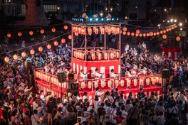 国際色豊かな盆踊り大会
