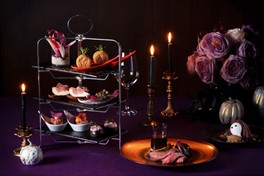 秋の食材を使用した6品のメニューをハロウィンカラーでアレンジしたハイティー