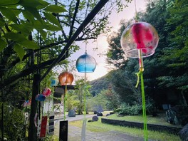 南九州市の各所に風鈴が設置される