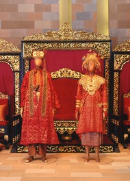 《インドネシア パレンバンの婚礼衣装》20世紀