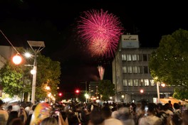 約280発の花火が祭のフィナーレに打ち上げられる