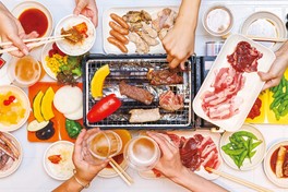ビール飲み放題、焼き肉食べ放題のスタイルで開催