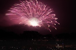 「地雷火」は、浅川の花火のクライマックスを飾る