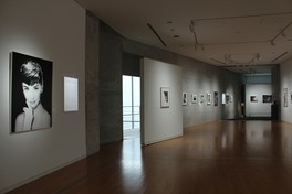 世界を魅了した永遠の妖精オードリー・ヘプバーンの写真展が開催