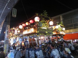 7台の豪華な大屋台が練り歩く