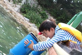 萩の川や海を巡る夏の体験型遊覧船