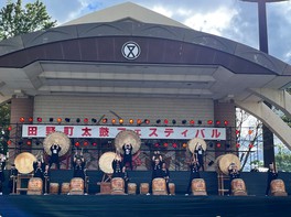 「雨太鼓」をはじめとする多彩な太鼓演奏