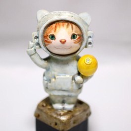 猫をモチーフにした作品が並ぶ
