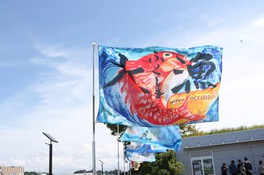 優秀作品に選ばれた大漁旗アートが展示される